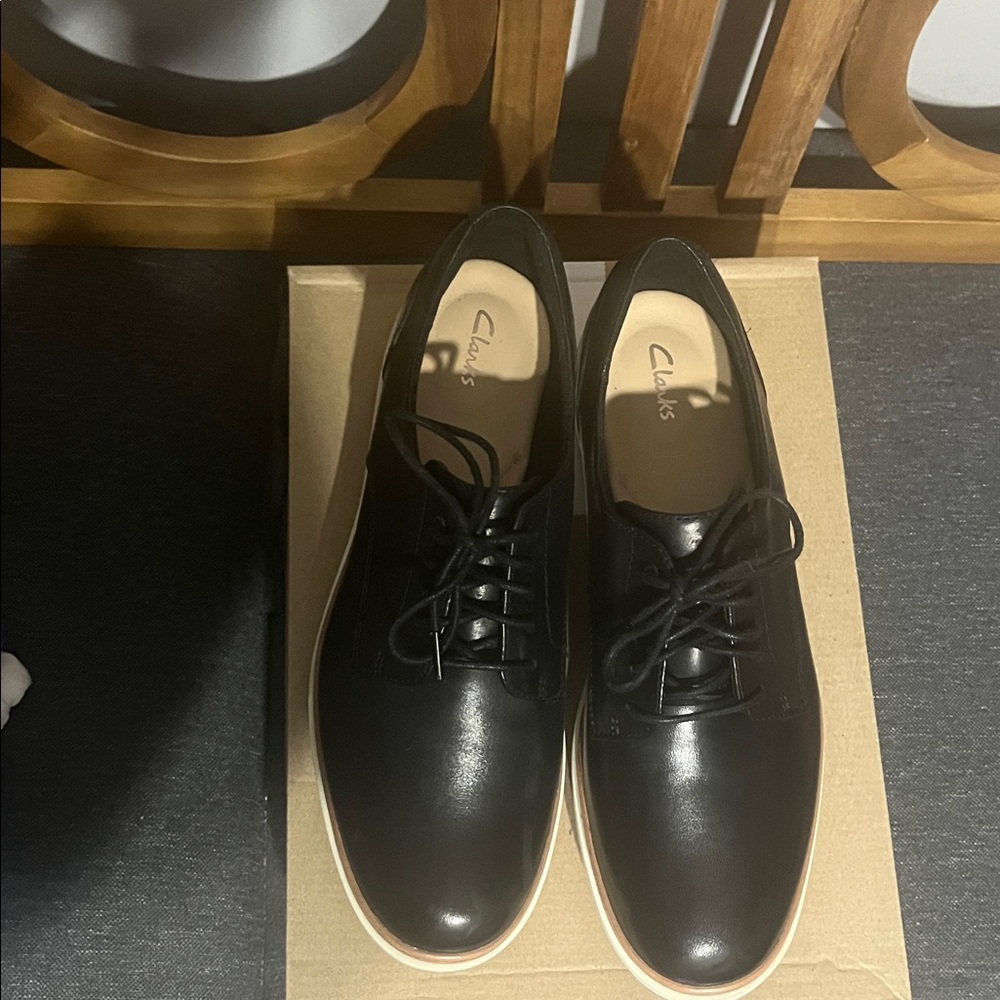 Clarks Black Leather Platform Lace-Up Sneakers - Picture 2 of 7